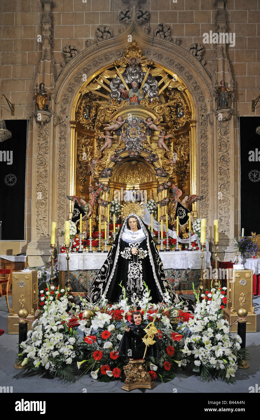 Colpevolezza altare nuova Cattedrale Salamanca Spagna Retablo della Vergine Maria con la scultura lignea policroma della Vergine vestita e decorata Foto Stock