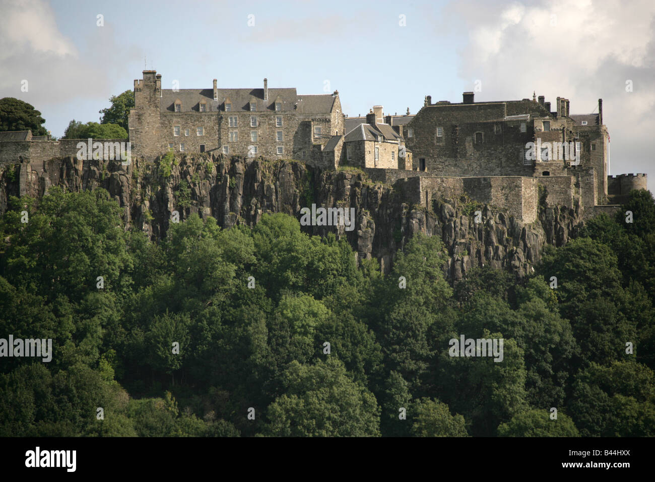 Città di Stirling, in Scozia. Il west merli di pianificato monumento antico Castello di Stirling, sulla sommità della collina del castello. Foto Stock