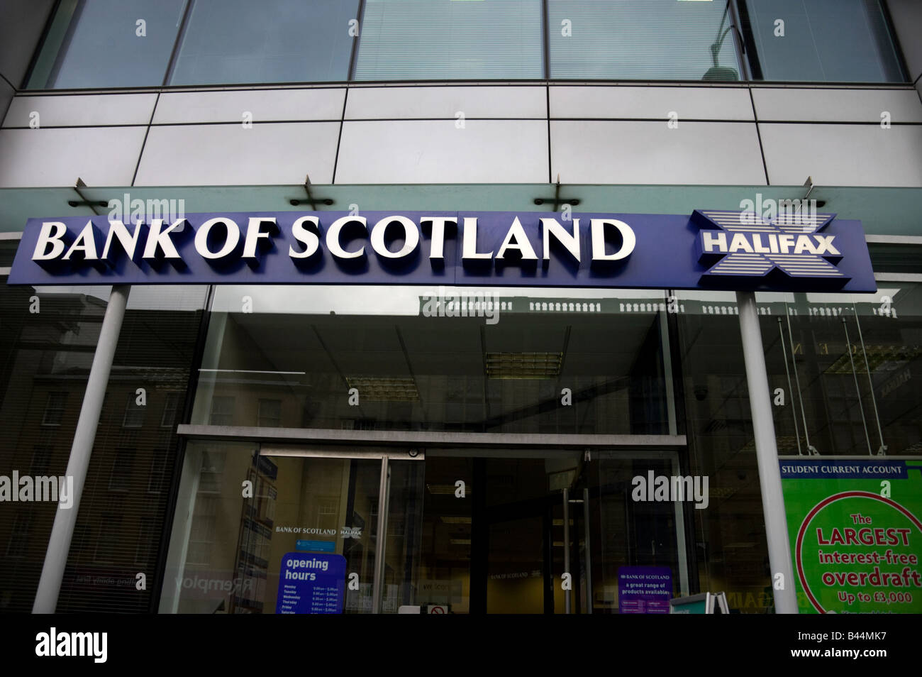 Segno per hbos Bank of Scotland Halifax sopra filiale di Edimburgo, prima di Lloyds Banking Group takeover, Scozia, Regno Unito, Europa Foto Stock