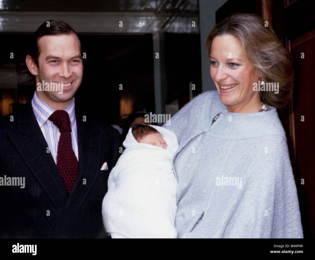 Il principe e la Principessa Michael di Kent baby Figlio Eterno Frederick Windsor lasciando St Marys Ospedale Paddington neonato Aprile 1979 Foto Stock