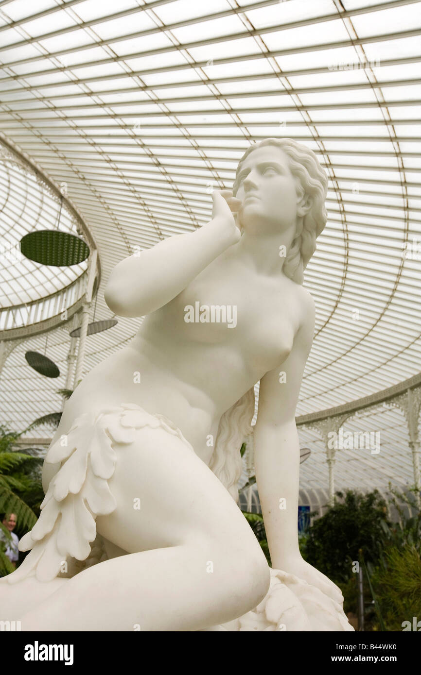 Regno Unito Scozia Glasgow Botanic Garden Kibble Palace recentemente restaurata statua in marmo della vigilia di Scipione Tadolini Foto Stock