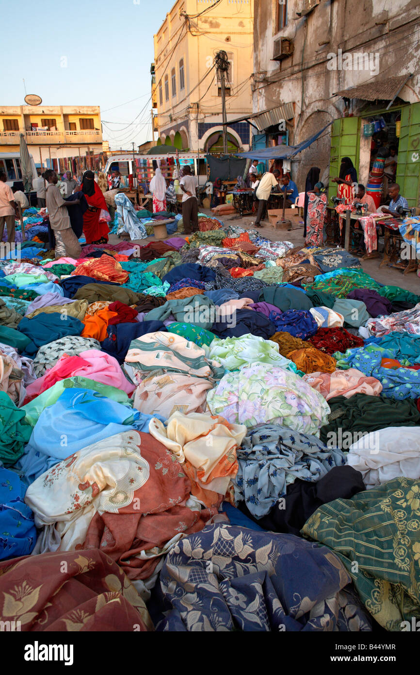 Panno per la vendita nel mercato centrale della città di Gibuti, Gibuti Foto Stock
