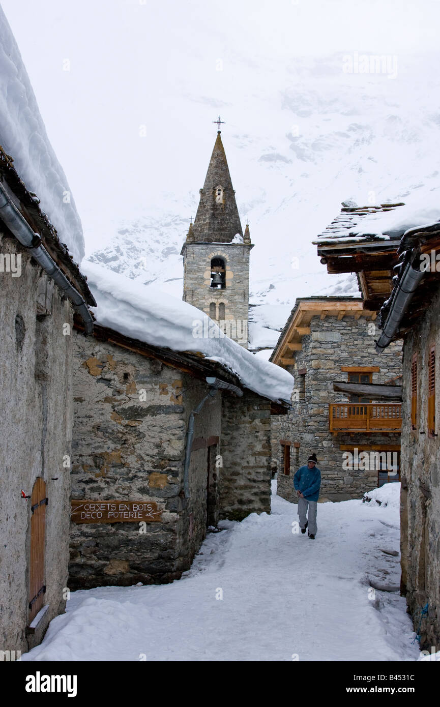 Francese villaggio alpino chiesa Foto Stock