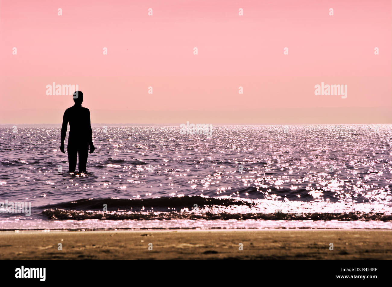 L'uomo del ferro nel mare crosby beach Foto Stock