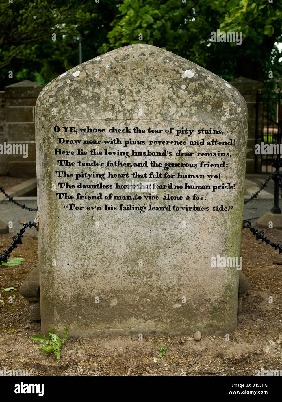 Alloway Kirk yard in Ayrshire il luogo di sepoltura dei poeti Robert Burns padre. Burns ha scritto Tam o'shanter mentre il settore agricolo nelle vicinanze. Foto Stock