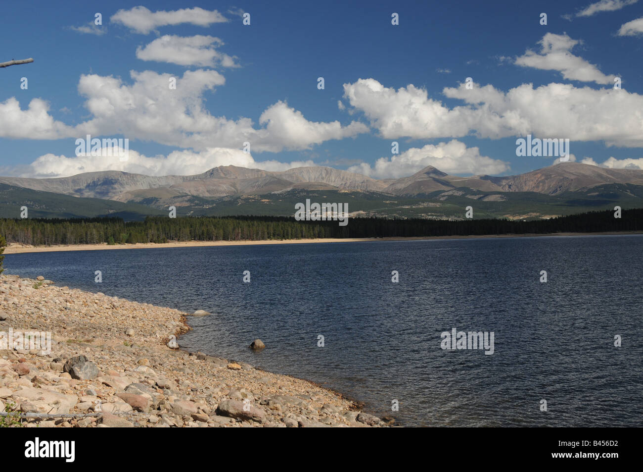 Il turchese del lago in Colorado Rockies, vicino a Denver. Il lago è in San Isabel National Forest Foto Stock