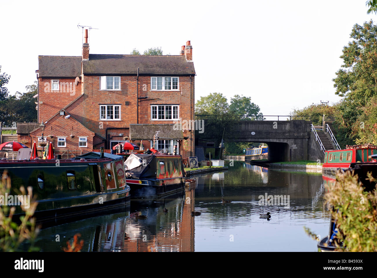 Il Ashby Canal a fornaci da calce pub vicino a Hinckley, Leicestershire, England, Regno Unito Foto Stock