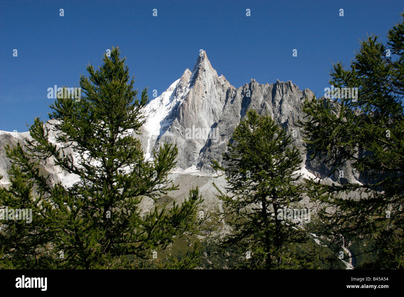 Les Drus, spettacolari cime dalla Mer de Glace ghiacciaio, Montenvers, vicino a Chamonix, sulle alpi francesi. Foto Stock