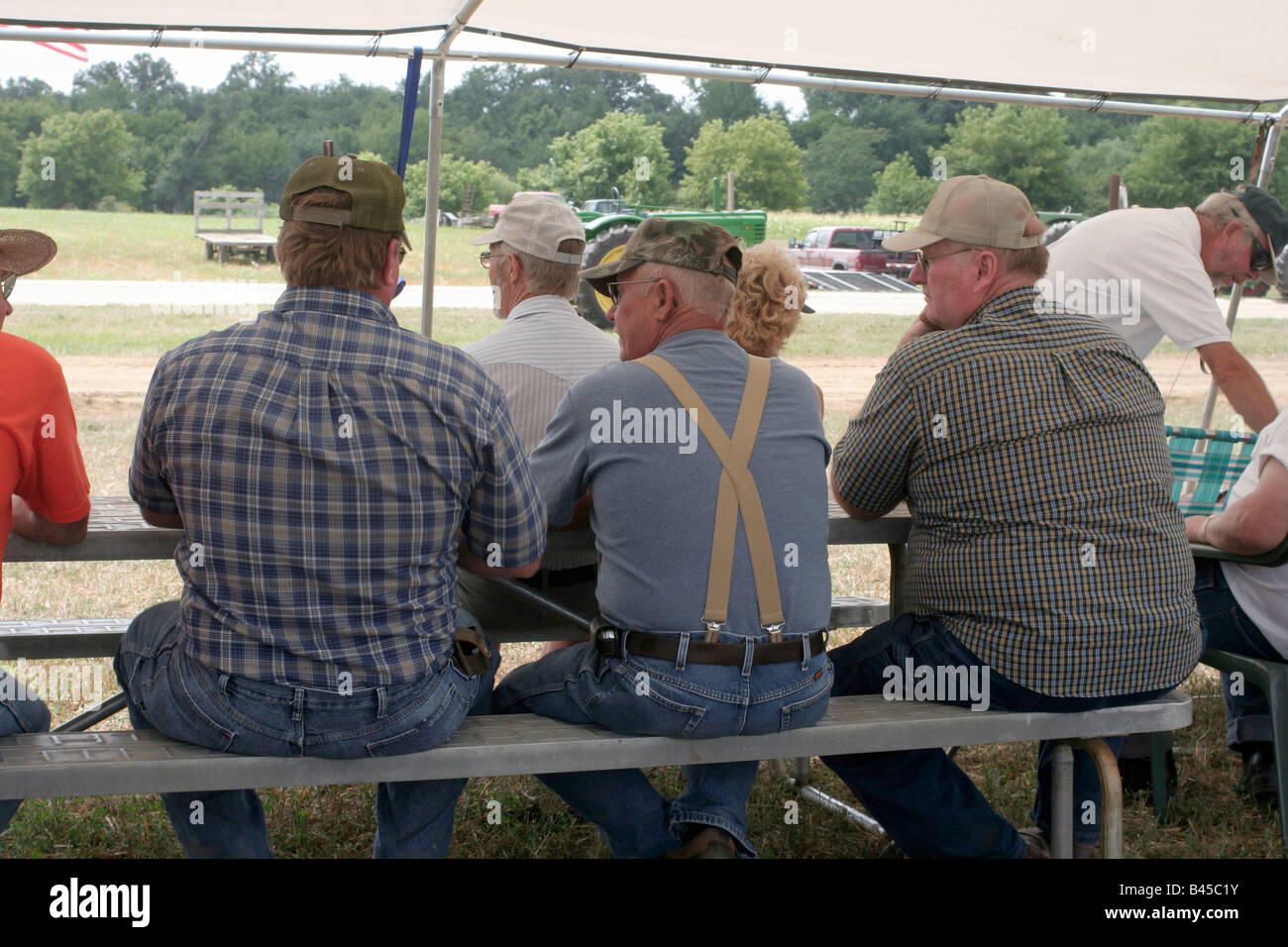 Gli agricoltori americani a un trattore tirando evento Foto Stock