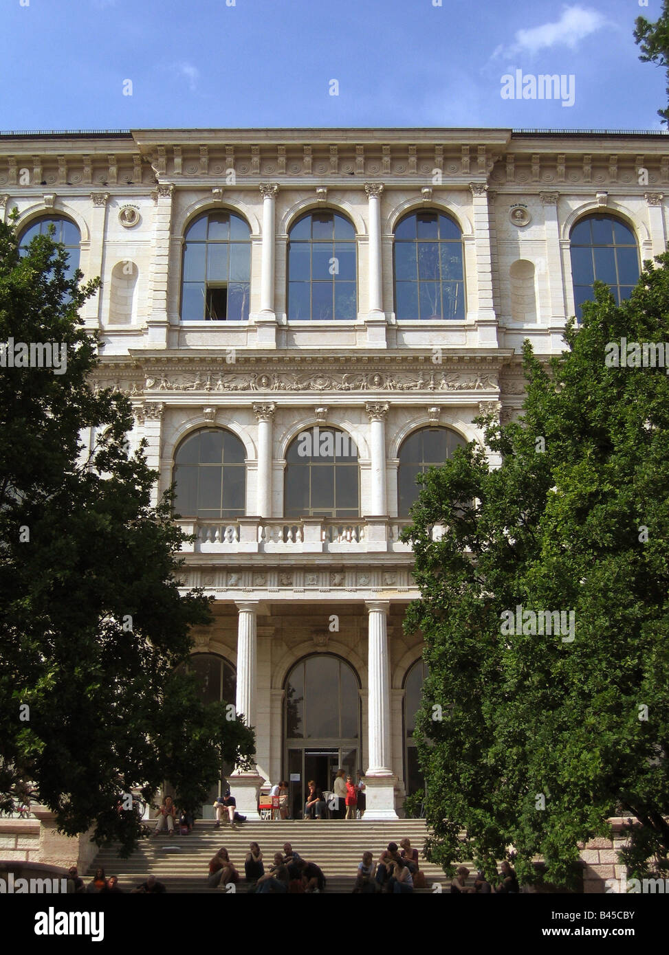 Geografia / viaggi, in Germania, in Baviera, Monaco di Baviera, palazzi, architettura, Accademia di belle arti, vista esterna, frontale, facciata, statua equestre di castore e polluce, fondata 1808, costruito 1876 - 1885 da Neureuther, , Additional-Rights-Clearance-Info-Not-Available Foto Stock