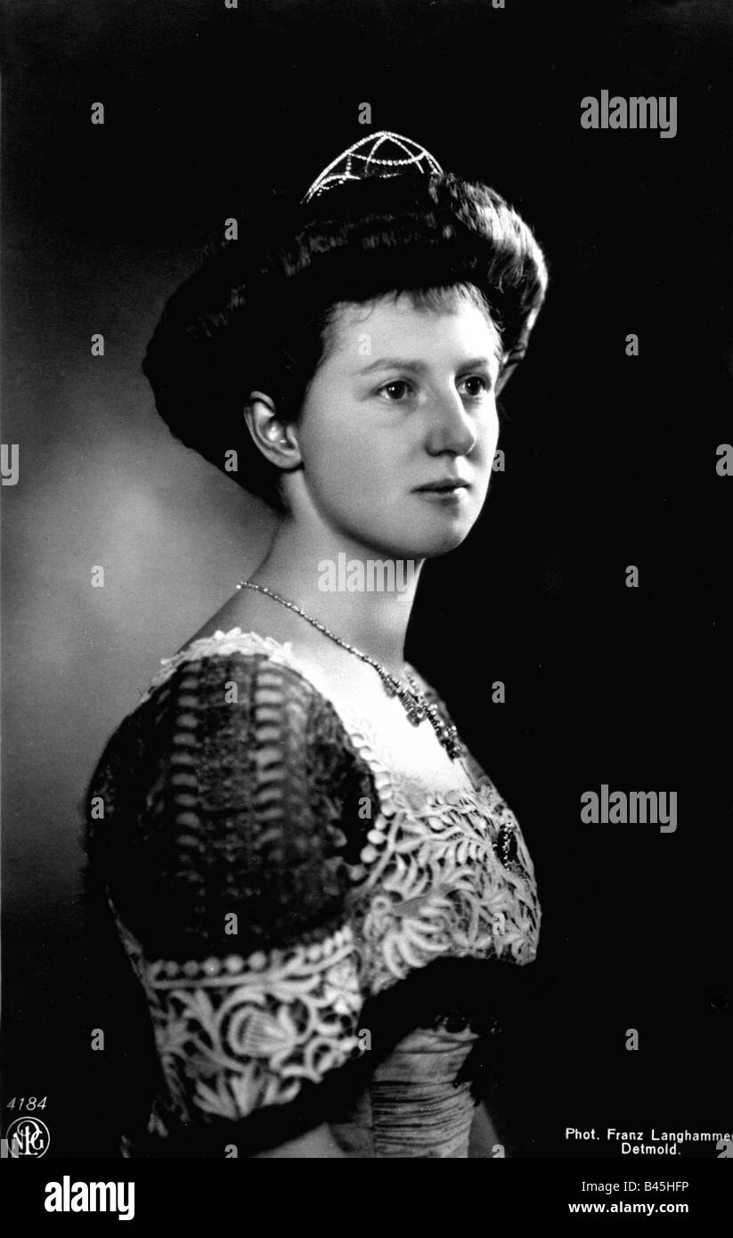 Victoria Adelaide, 31.12.1885 - 3.10.1970, duchessa di Sassonia-Coburgo-Gotha 11.1905 - 13.11.1918, mezza lunghezza, cartolina, Detmold, circa 1910, Foto Stock