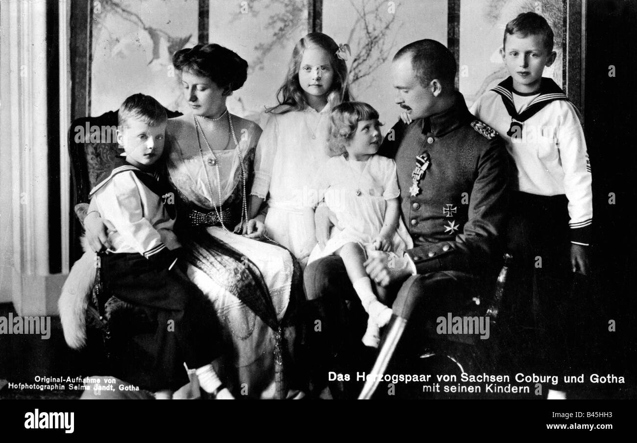 Charles Edward, 19.7.1884 - 6.3.1954, Duca di Sassonia-Coburgo-Gotha 30.7.1900 - 13.11.1918, con famiglia, cartolina, Gotha, circa 1915, Foto Stock