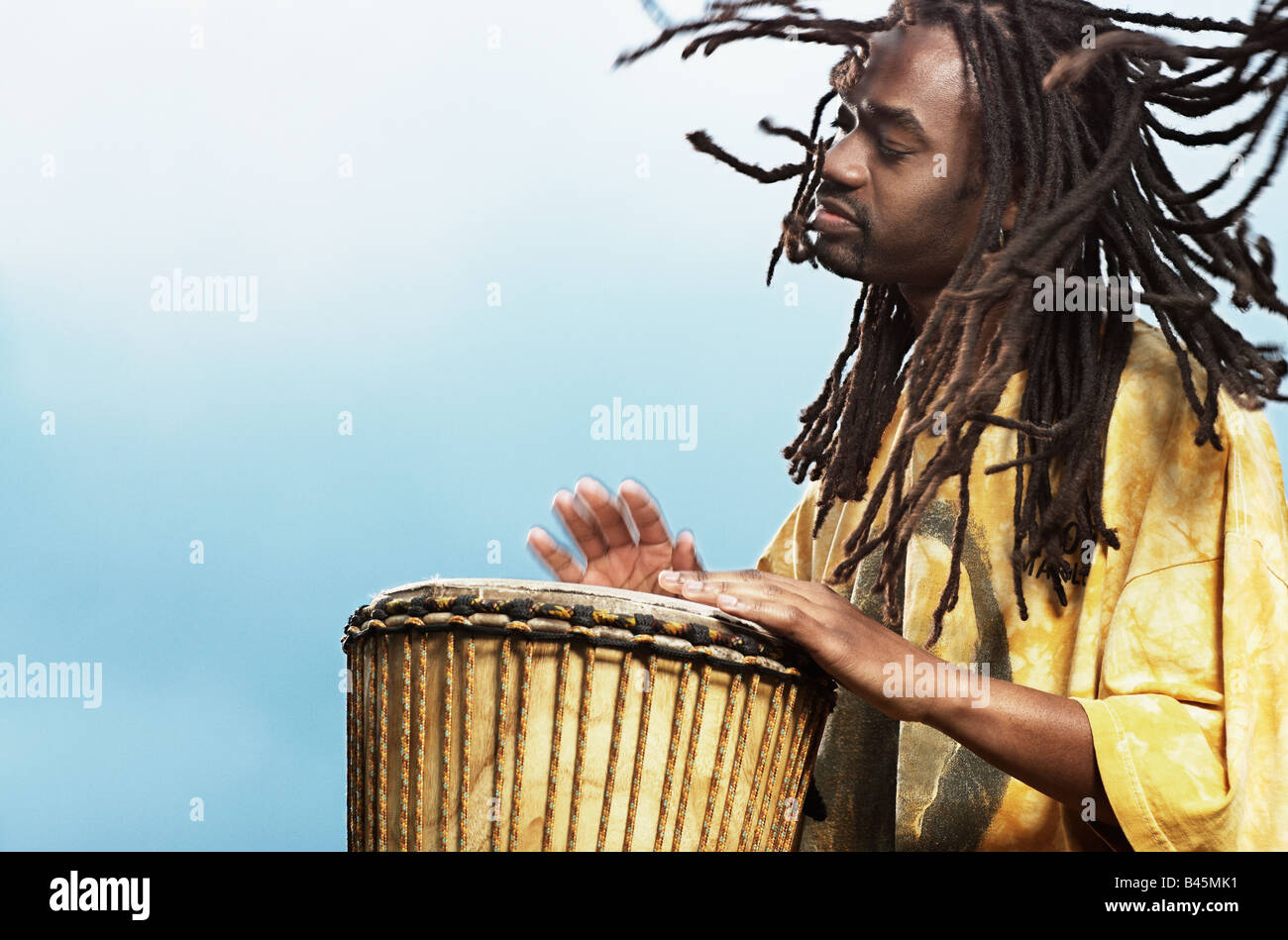 Uso del tamburo immagini e fotografie stock ad alta risoluzione Alamy
