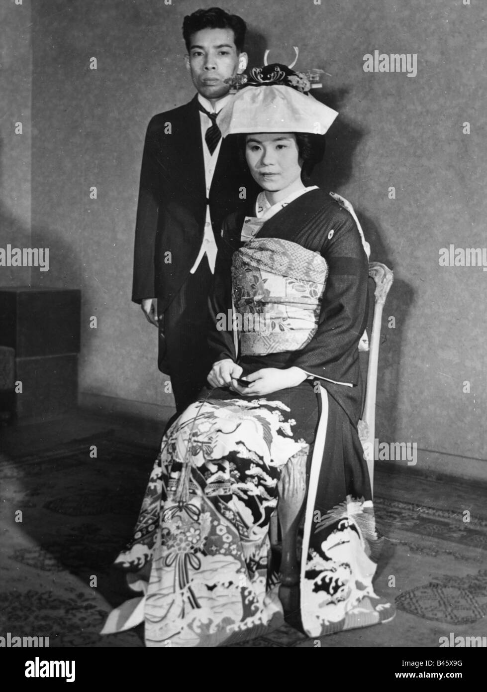 Geografia / viaggio, Giappone, tradizioni / folklore, coppia di nozze, lunghezza intera, 1950s, Foto Stock