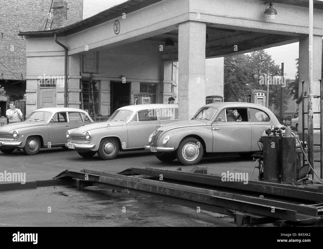 Geografia/viaggio, Germania, Repubblica democratica tedesca, trasporti/trasporti, automobili, stazione di servizio, Berlino, luglio 1963, Foto Stock