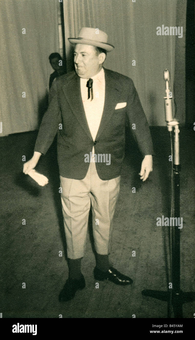 Chors, Eberhard, 4.1.1921 - 17.8.1999, attore e comico tedesco, full length, standing on stage, GDR, circa 1956, Foto Stock