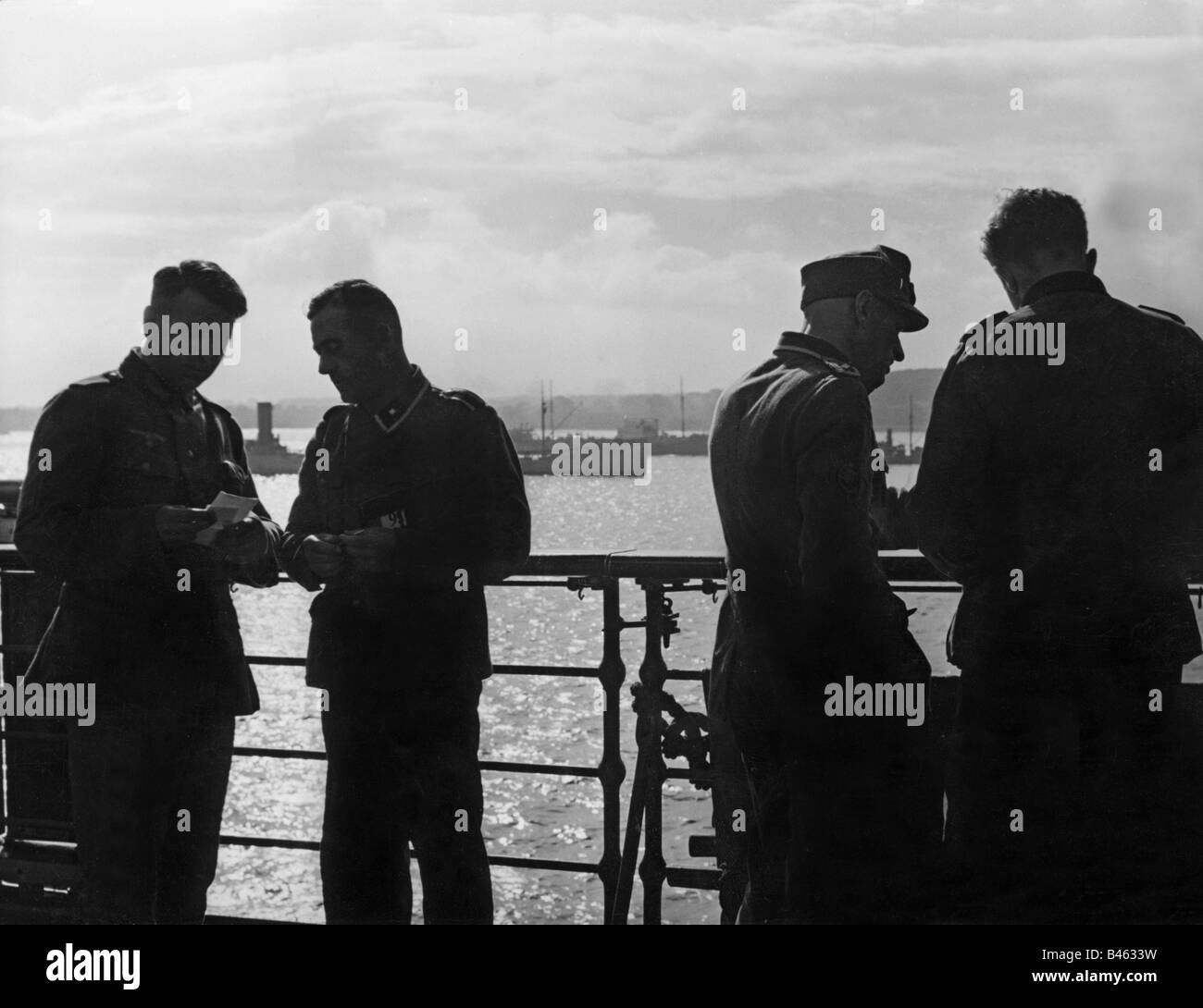 Eventi, Seconda guerra mondiale / seconda guerra mondiale, servizio medico, Germania, nave ospedale 'Wilhelm Gustloff', soldati sul ponte, Kiel, 5.7.1940, Foto Stock