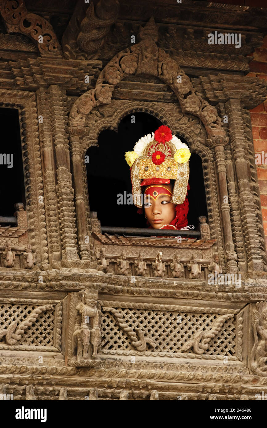 Kumari dea vivente (11-enne Preeti Shakya) di Kathmandu in Nepal nella sua casa durante Indra Jatra festival 2008 Foto Stock