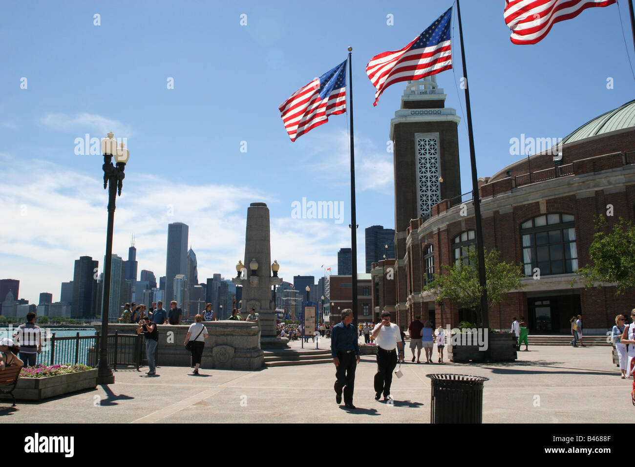 Le persone che si godono il Navy Pier, Chicago, IL Foto Stock