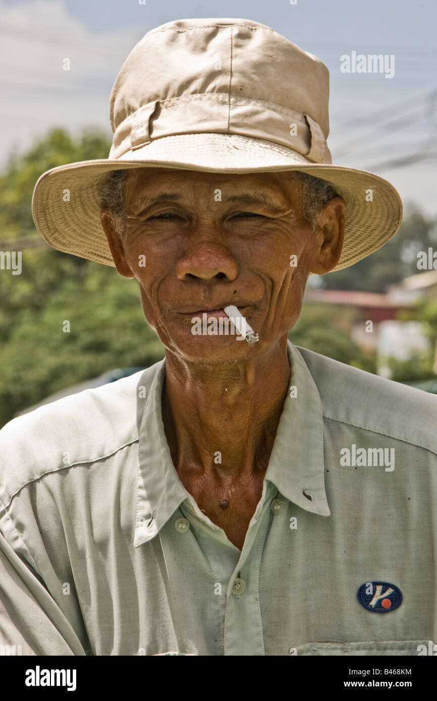 Cappello cambogiano immagini e fotografie stock ad alta risoluzione - Alamy