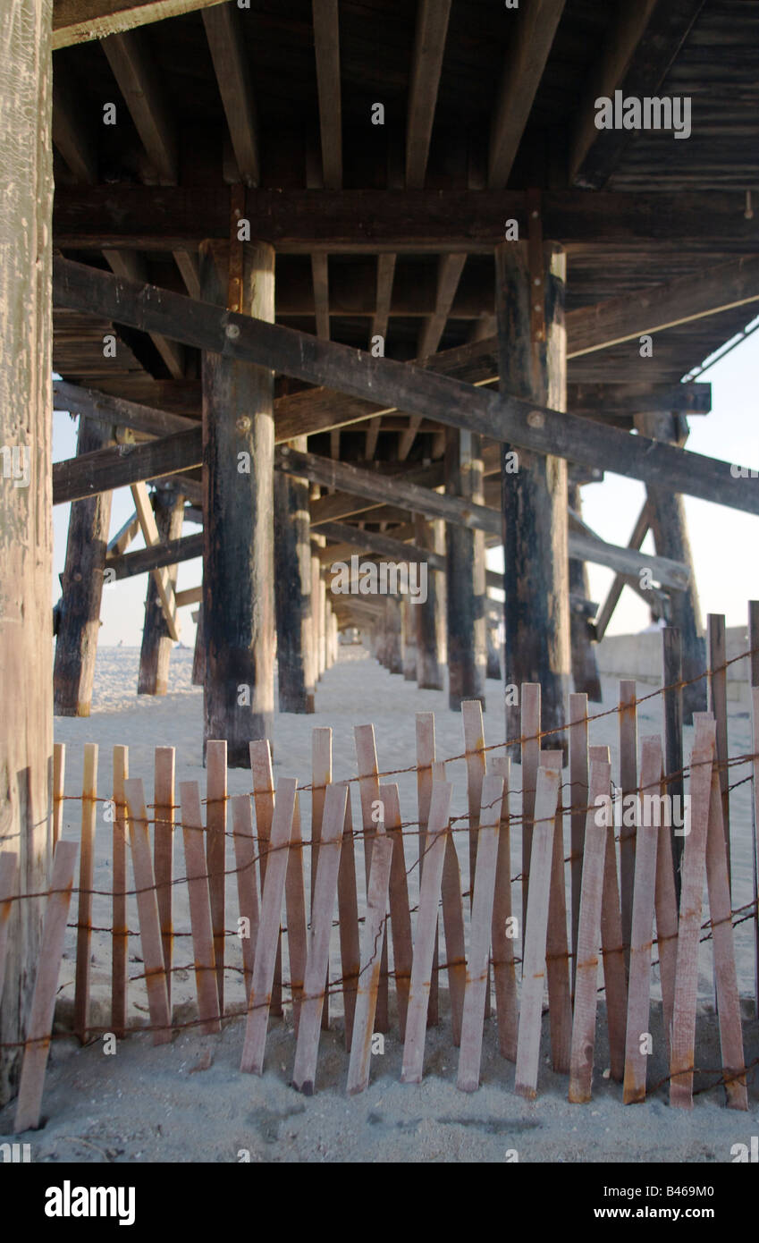 Un'opinione leggermente diversa della guarnizione Beach Pier il secondo più lungo molo alberato in California Foto Stock