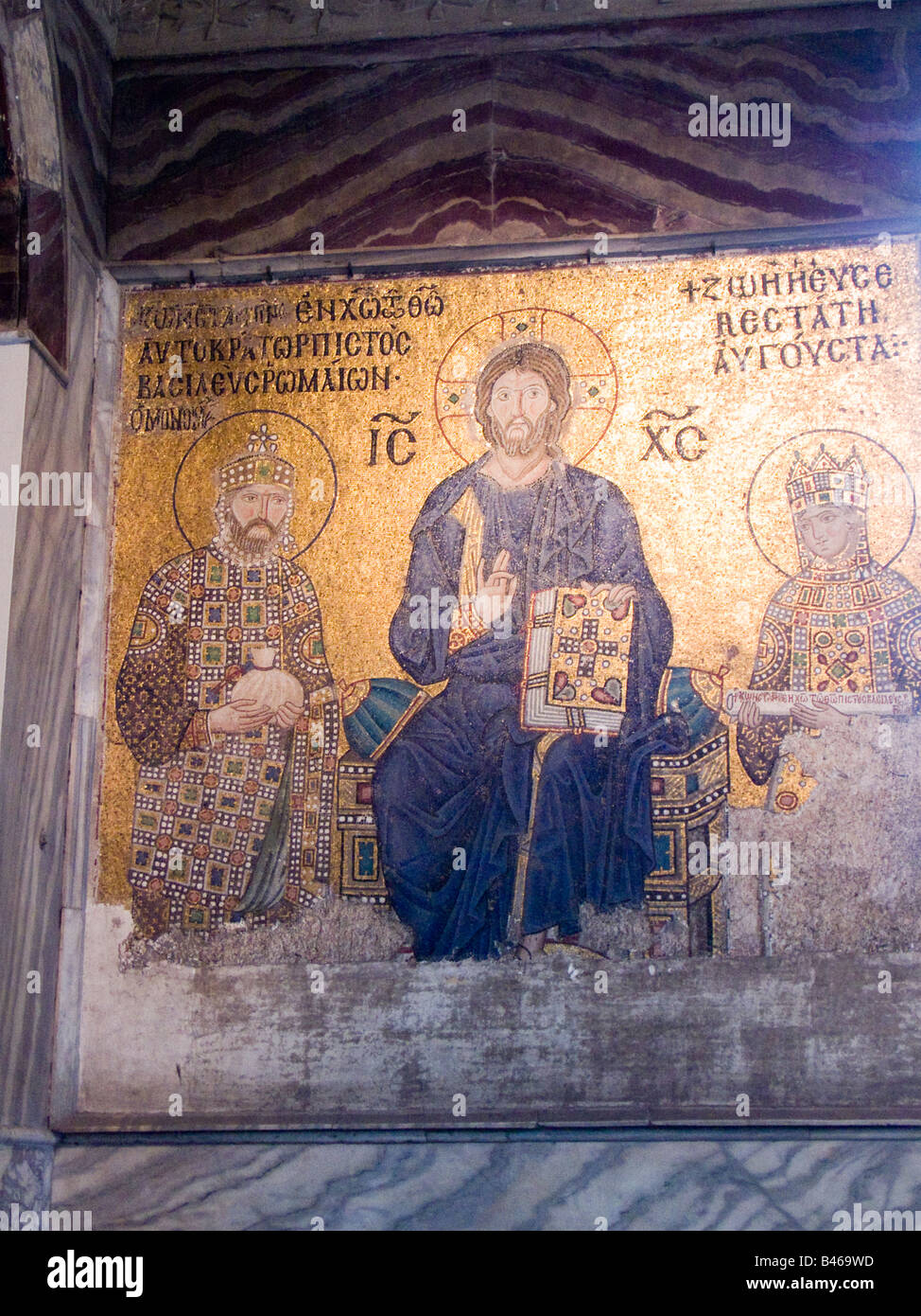 Turchia Istanbul interno del Museo Hagia Sophia che mostra l'Empress Zoe pannello a mosaico dipicting Gesù Cristo Foto Stock