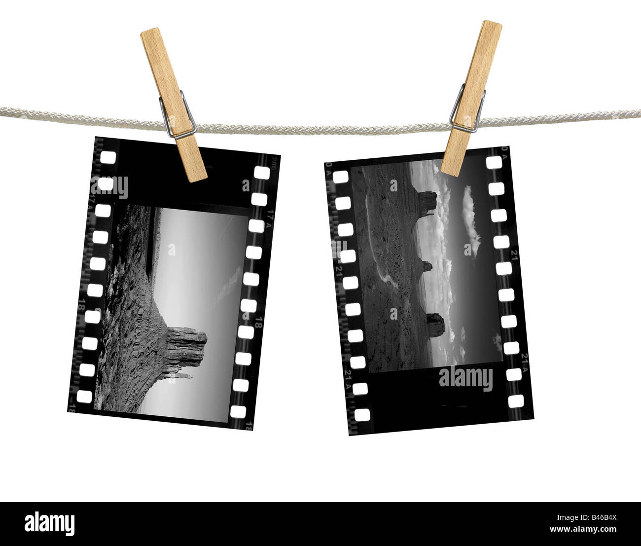 In bianco e nero pellicola 35mm negativi della Monument Valley Appeso su uno stendibiancheria con Clothespins Foto Stock