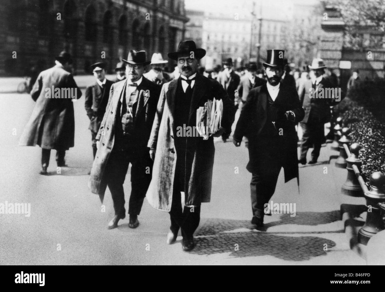 Liebknecht, Karl, 13.8.1871 - 15.1.1919, politico tedesco, a tutta lunghezza, andando al Parlamento prussiano, Berlino, 1908, Foto Stock