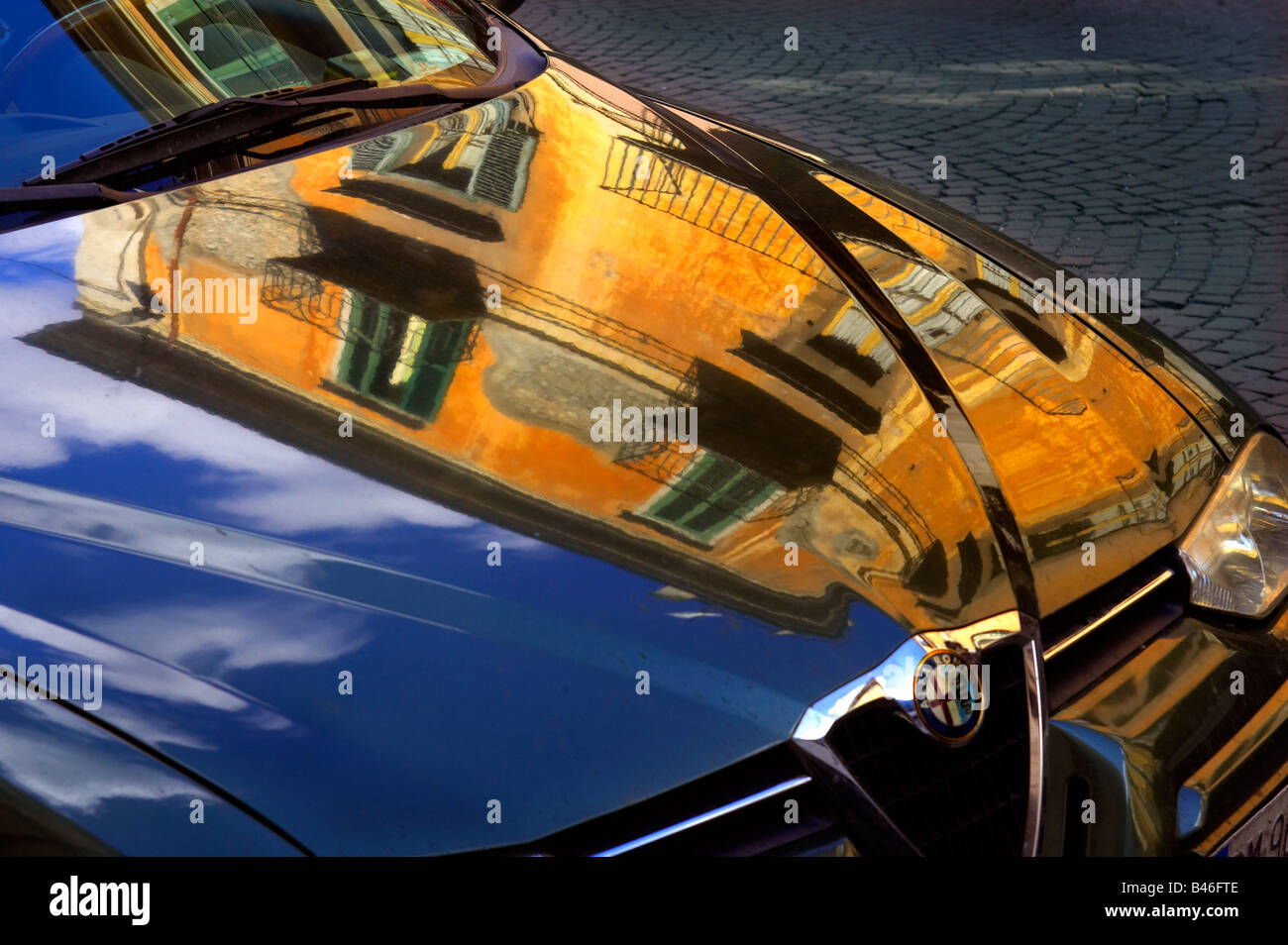 Auto riflessione del cofano shine riflettono lucido lucido Foto Stock