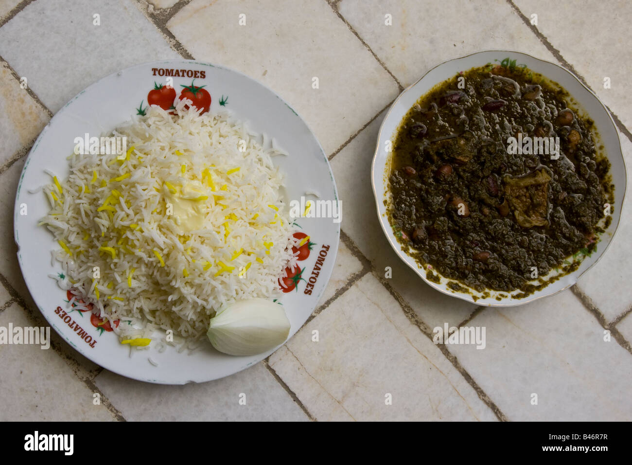 Sabzi Qormeh Khoresht stufato con riso cibo iraniano in un ristorante di Nain Iran Foto Stock