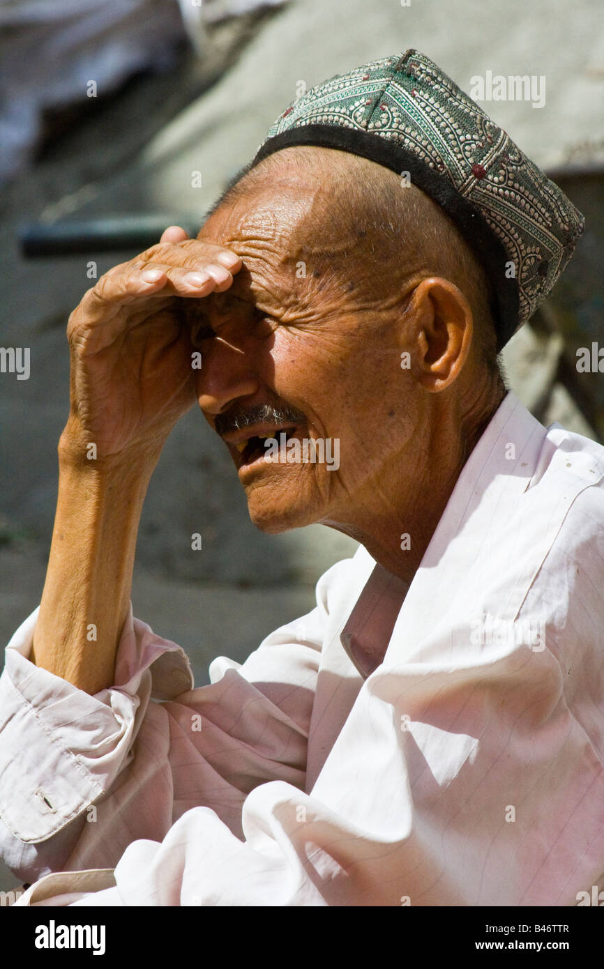 Uygur anziani uomo a Kashgar nella provincia dello Xinjiang Cina Foto Stock