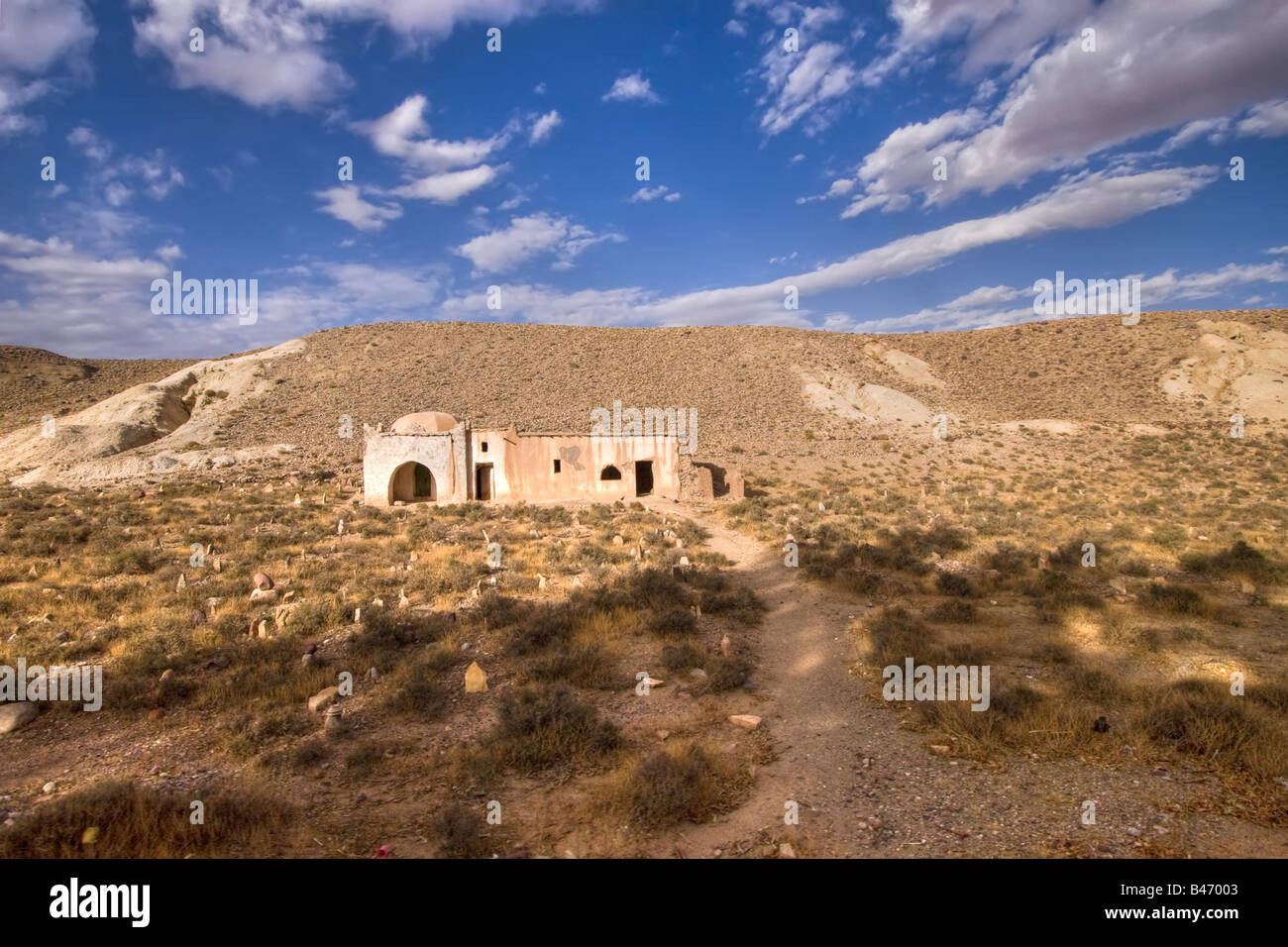 Casa nel selvaggio paesaggio rurale in Marocco con dynamic cloudscape Foto Stock