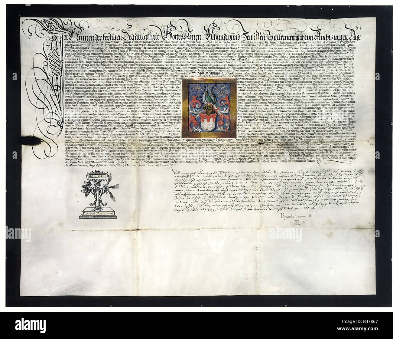 Imperatore Massimiliano i (1459 - 1519) - un brevetto di nobiltà per Christoph Preysing von Kopfsberg und Kranwinkel, datato Innsbruck, 10 dicembre 1497. Copia autentica del brevetto notarizzato da Bernhard Treitwein, notaio di Landshut, datata 22 febbraio 1576 per Hans Albrecht von Preysing zu Altenpreysing, noto anche come Kranwinkel, consigliere principesco e alto giudice di Landshut. '...und bracht mir AIM preysingischen pergamenen Wappenbrief von...Maximiliano, dißs Namen dem Ersten Römischen Kaiser...Ich wollte Ime solichen storico, storico, 20th secolo, Baviera, Baviera, Foto Stock