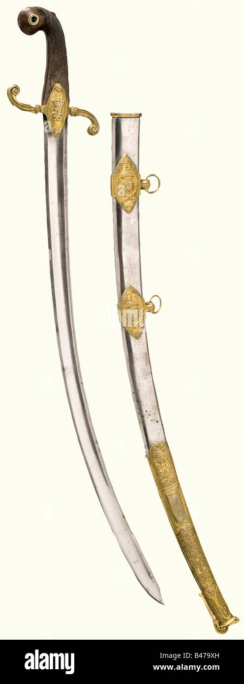 Charles Ferdinand, Duc de Berry (1778 - 1820), un mameluke saber UNA curva, Damasco lama à la Montmorency, indossata dalla pulizia, ma Damasco struttura e resti di incisione rivelabili. Quillons dorati a forma di S, con un cifrario 'CF' sotto una corona sulla langue obversa, e un ornamento a foglia sul lato opposto languet. Coperchio in legno con controllo fine e occhiello per un nodo spada. Barbard in ferro con decorazioni in rilievo, mobili in ottone dorato. Lunghezza 95 cm. Carlo Ferdinando era figlio del conte d'Artois, poi re Carlo X. lasciò la Francia durante la R, Foto Stock