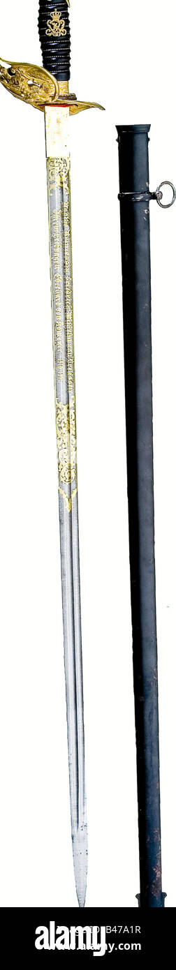 Principessa Agatha di Prussia (1888 - 1960), una spada Dritta del ufficiale di fanteria del 1889 modello mmodel di acciaio annaffiato con doppi fuller, incisa e dorata. Dedica iscrizione sul lato obverso, 'Agathe Prinzessin Friedrich Wilhelm von Preussen Ihrem Leibpagen Eberhard von Komeyer. 1910 - 1911' (Agatha Principessa Friedrich Wilhelm di Prussia alla sua pagina Eberhard von Komeyer. 1910 - 1911) tra i tendrili. Trofeo bundle sul lato opposto. L'iscrizione del costruttore, 'F. Damaschke Hoflieferant Berlin' (F. Damaschke Court Purveyor Berlin) sul retro della pala. G, Foto Stock