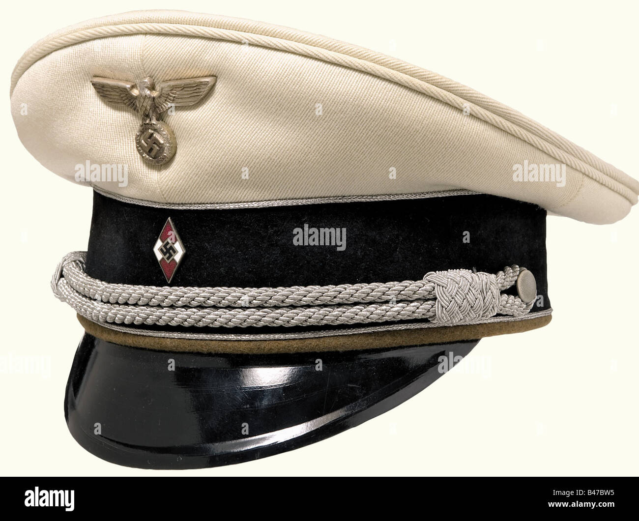 Un berretto di servizio bianco, per una copertura bianca del leader della  gioventù di Hitler maggiore, la fascia nera del berretto del velluto ha  tubatura dell'argento, l'aquila del berretto dell'argento e la