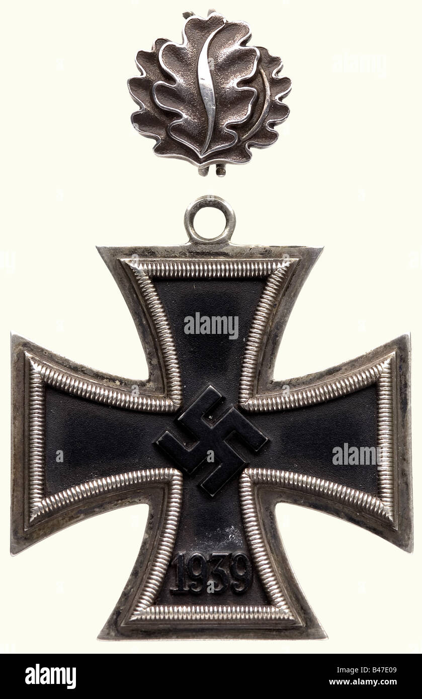Medaglia croce in ferro tedesco con foglie di quercia immagini e fotografie  stock ad alta risoluzione - Alamy