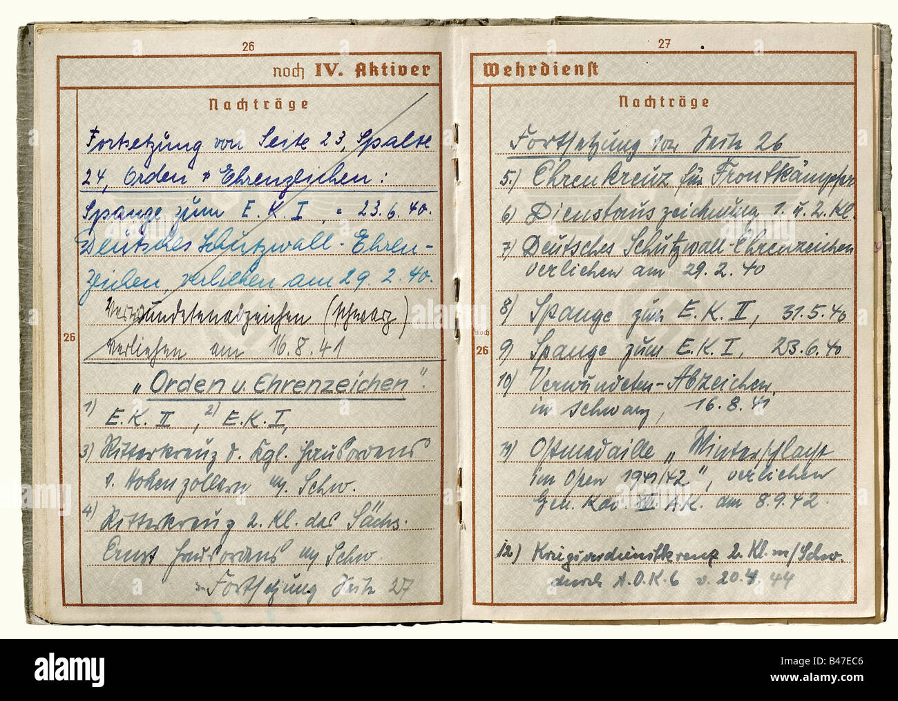 Un Wehrpass per Generalmajor (Brigadier) Paul Riedel., Molte voci: Comandante dell'artiglieria senior 306 e 319. Führer Prenota al OKH. 12 luglio - 4 agosto 1945, Comandante della 809th Divisione. Lunga lista di battaglie e molte voci di combattimento (Francia, Russia). Promozioni dal candidato ufficiale (1912) a brigadier (1942). Dodici medaglie d'ingresso: IC 1 e 2, entrambe con secondo premio clasps, Cavalieri Croce Della casa Hohenzollern Ordine, Cavalieri Croce della casa Ernestine Sassone Ordine, 2nd Classe con spade, ecc Nessuna foto. Storico, storico, 1930s, 20th secolo, paspo, Foto Stock