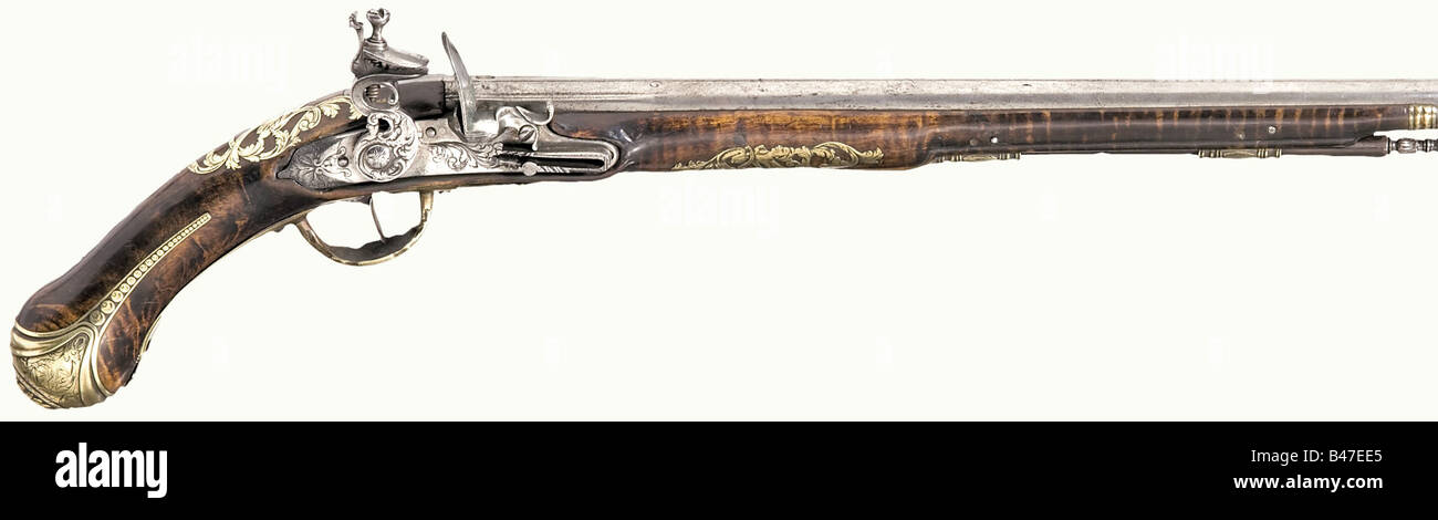 Una pistola flintlock italiana, fine del 17th secolo. Canna rotonda, lunga con foro liscio in calibro 12 mm con tacche in ottone alla culatta. Flintlock cesellato con incisione floreale. Splendido brodo di noce con sontuosi intarsi in ottone a vista e riccamente incisi. Bastoncino in legno originale con punta in ferro cesellato. Lunghezza 50 cm. Pistola elegante, senza riduzione. Storica, storica, 17th secolo, pistola civile, pistole civili, palmare, pistola, armi da fuoco, arma da fuoco, armi da fuoco, armi da fuoco, armi da fuoco, armi, armi, armi, braccio, oggetto, oggetti, alambicchi, clippings, taglio ou, Foto Stock