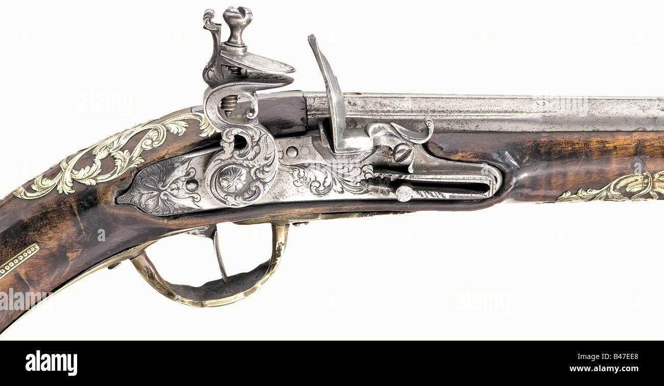 Una pistola flintlock italiana, fine del 17th secolo. Canna rotonda, lunga con foro liscio in calibro 12 mm con tacche in ottone alla culatta. Flintlock cesellato con incisione floreale. Splendido brodo di noce con sontuosi intarsi in ottone a vista e riccamente incisi. Bastoncino in legno originale con punta in ferro cesellato. Lunghezza 50 cm. Pistola elegante, senza riduzione. Storica, storica, 17th secolo, pistola civile, pistole civili, palmare, pistola, armi da fuoco, arma da fuoco, armi da fuoco, armi da fuoco, armi da fuoco, armi, armi, armi, braccio, oggetto, oggetti, alambicchi, clippings, taglio ou, Foto Stock