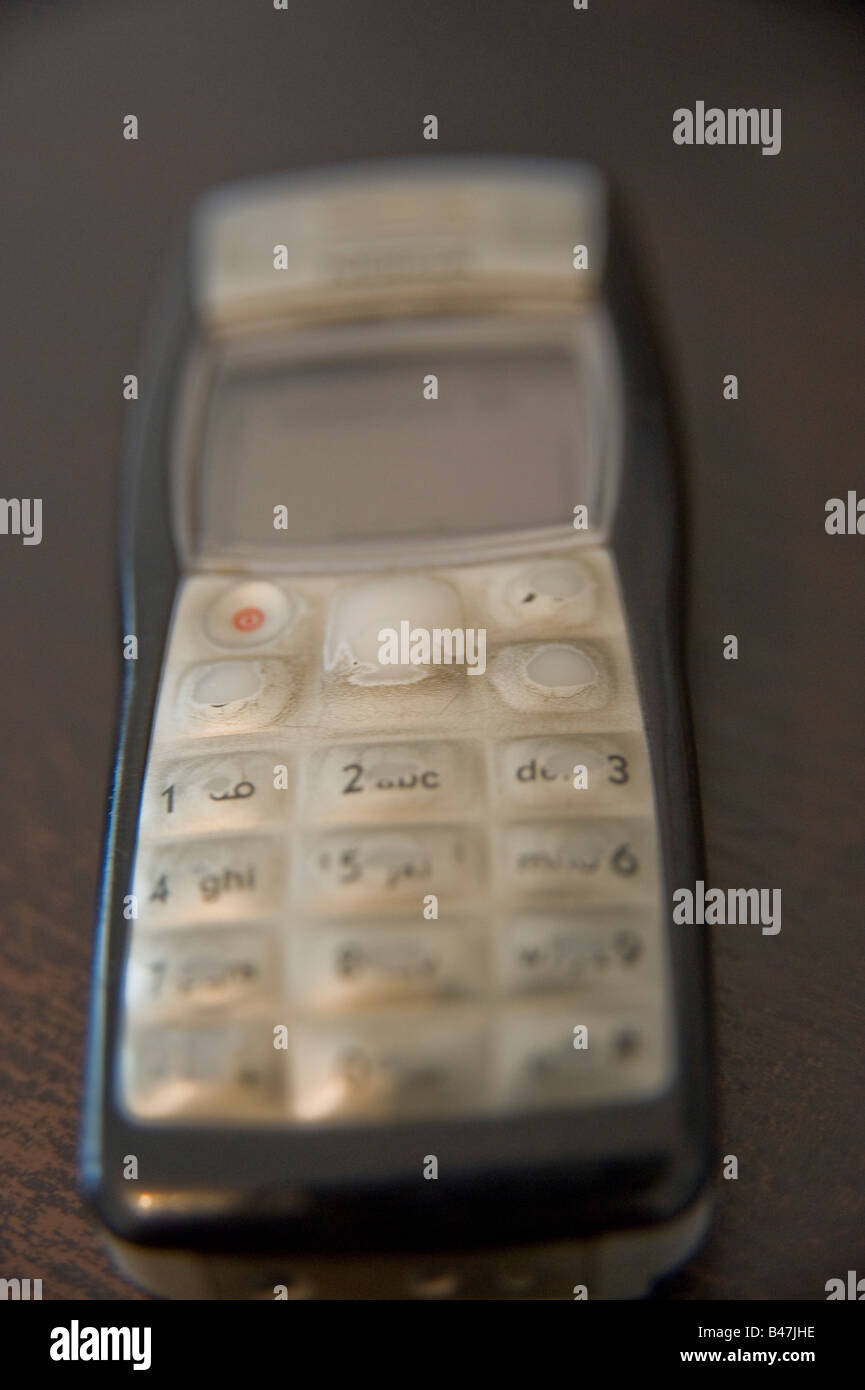 Una vista ravvicinata di un vecchio telefono cellulare. Foto Stock
