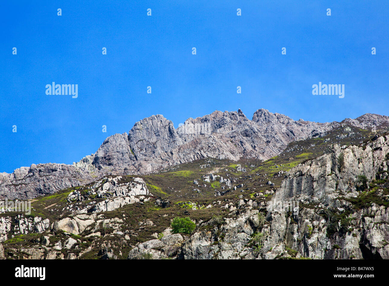 Rocce frastagliate Pass di Llanberis Snowdonia nel Galles Foto Stock