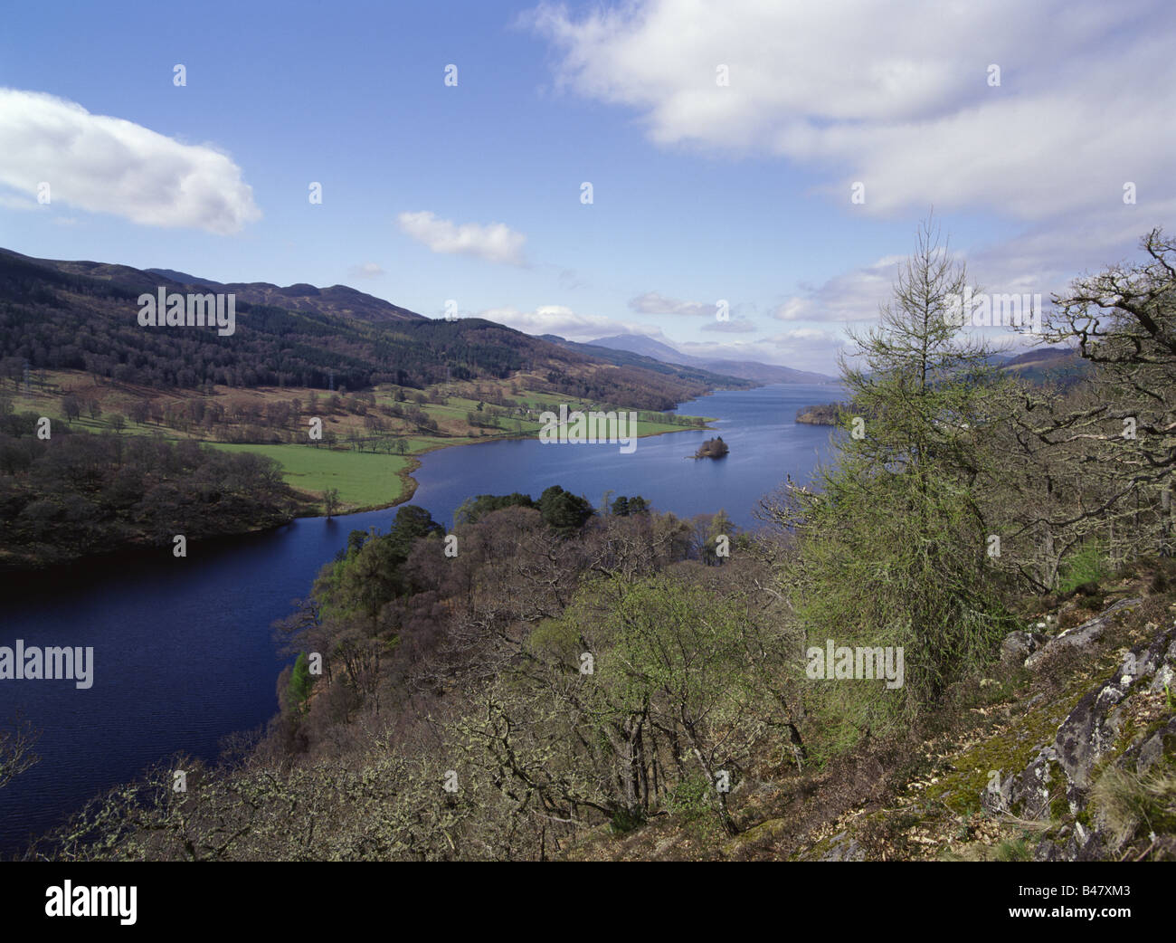 dh Queens view Loch tummel STRATHTUMMEL PERTHSHIRE Queen Victoria punto di vista Altous Tay foresta parco scozia estate paesaggio scozzese Foto Stock