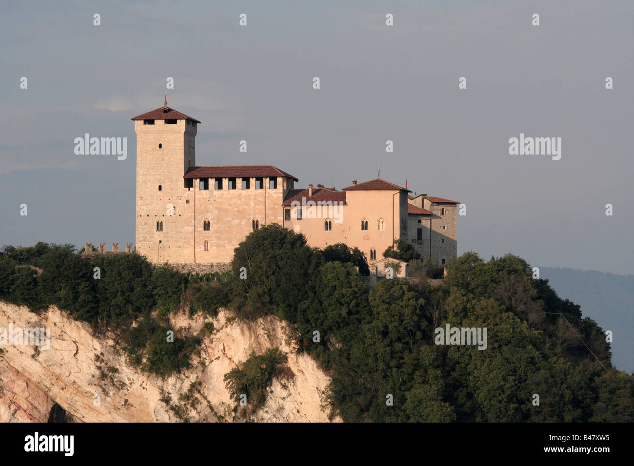 Il Castello di Angera sul Lago Maggiore, Italia, Europa Foto Stock