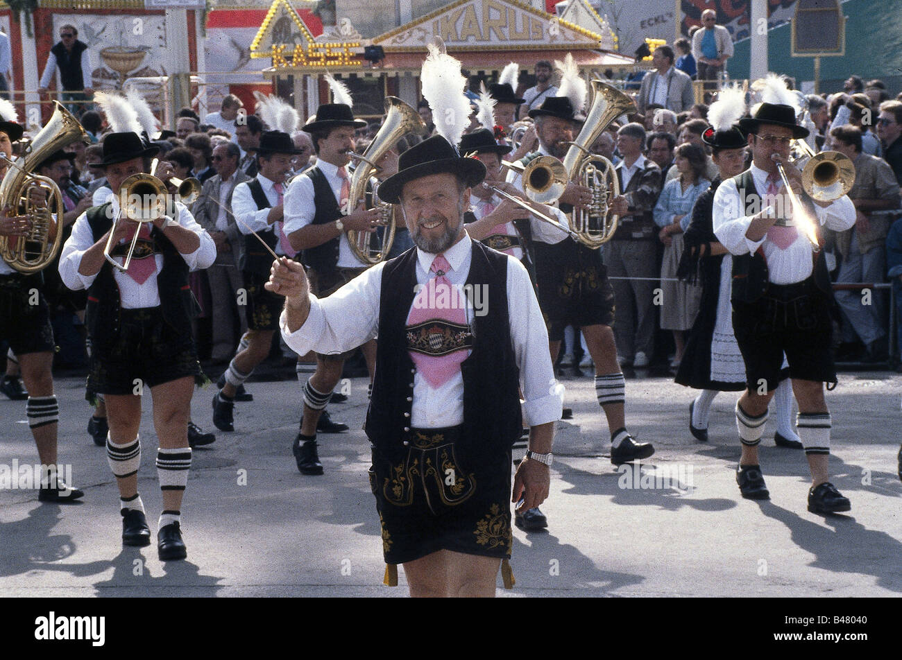 Geografia / viaggio, Germania, Baviera, Monaco, Oktoberfest, processione di soldati, band, ottoni-band, cappella musicale, abito, Bavariani, Bavarese, Foto Stock