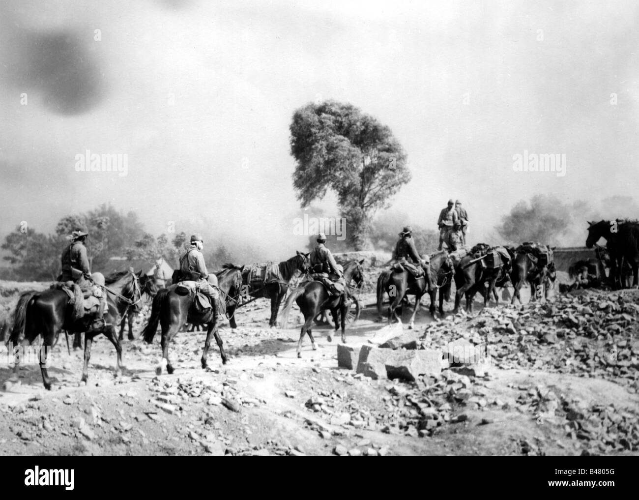 Geografia / viaggio, Seconda guerra sino-giapponese 1937 - 1945, truppe giapponesi che marciano, Ishui, 30.6.1939, pilota, soldati, colonna, rifornimenti, Giappone, storico, storico, 20th secolo, 1930s, Asia, Cina, persone, Foto Stock