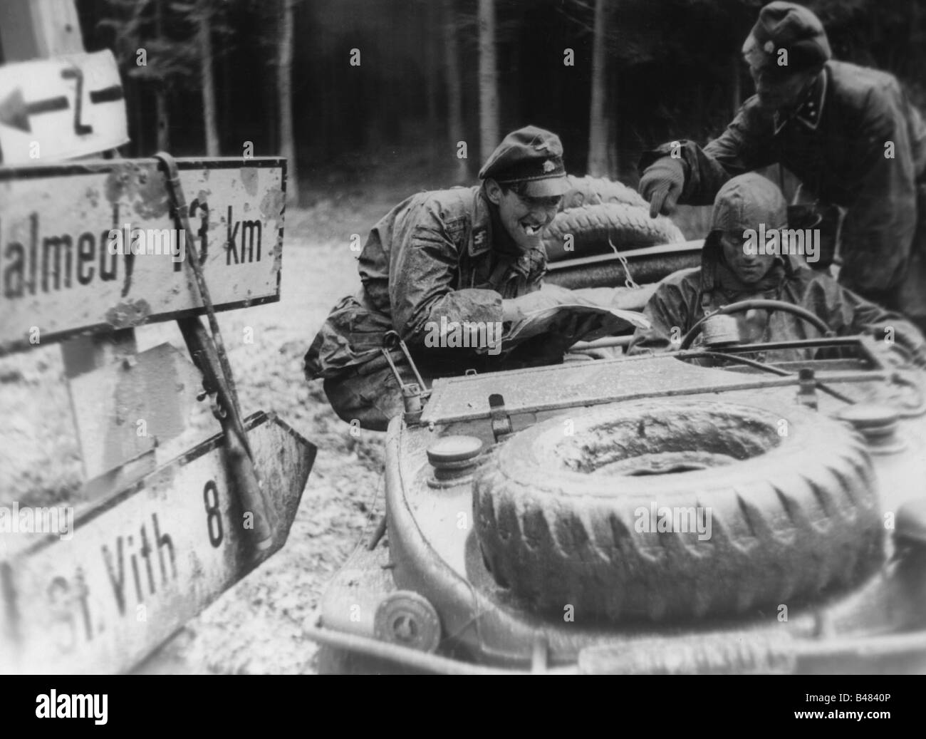 Eventi, Seconda guerra mondiale / seconda guerra mondiale, Belgio, Battaglia del Bulge, tedesco anticipo 16.-27.12.1944, avanguardia di Kampfgruppe Peiper 13 km prima di Malmedy, 17.12.1944, Foto Stock