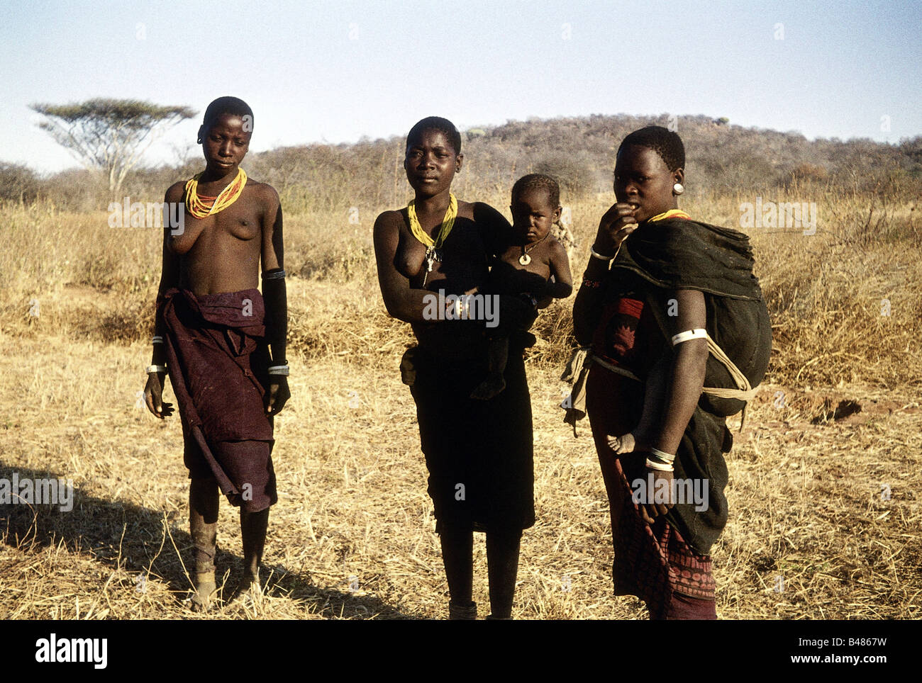 Persone, etnologia, donne, Africa, donne con bambino, costume tradizionale, 1960, Foto Stock