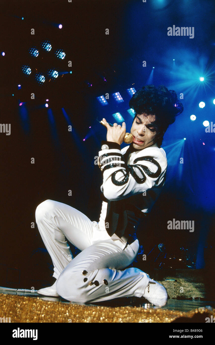 Prince, 7.6.1958 - 21.4.2016, cantante americano, musicista, a tutta lunghezza, concerto, 'Rock Over Germany', Alter Flughafen Riem, Monaco di Baviera, Germania, 30.8.1993, Foto Stock