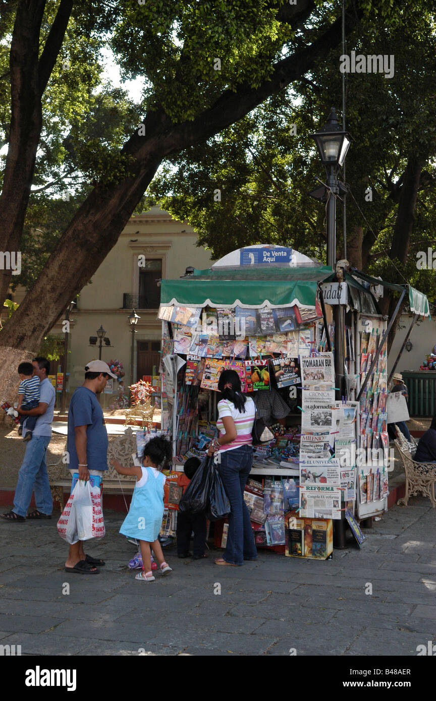 Premere il chiosco città di Oaxaca Messico Foto Stock